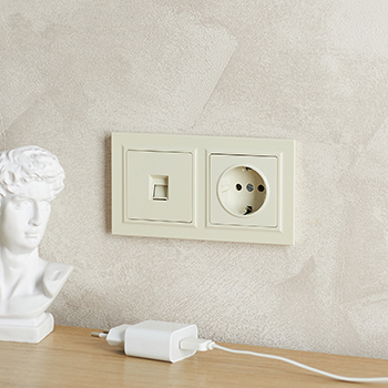 рамка 2-постовая IEK РУ-2-БрКр Brite - пример установки