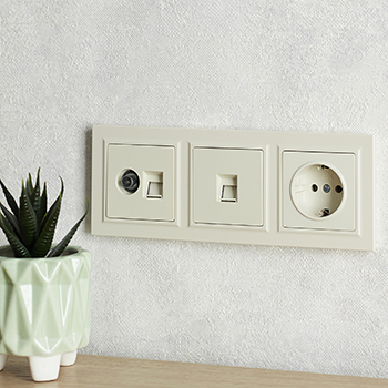 рамка 3-постовая IEK РУ-3-БрКр Brite - пример установки