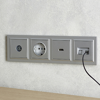 рамка 4-постовая IEK РУ-4-БрА Brite - пример установки