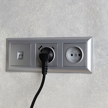 рамка 3-постовая IEK РУ-3-Бр Brite алюминий / алюминий - пример установки