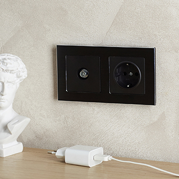 рамка 2-постовая IEK РУ-2-1-БрЧ Brite - пример установки