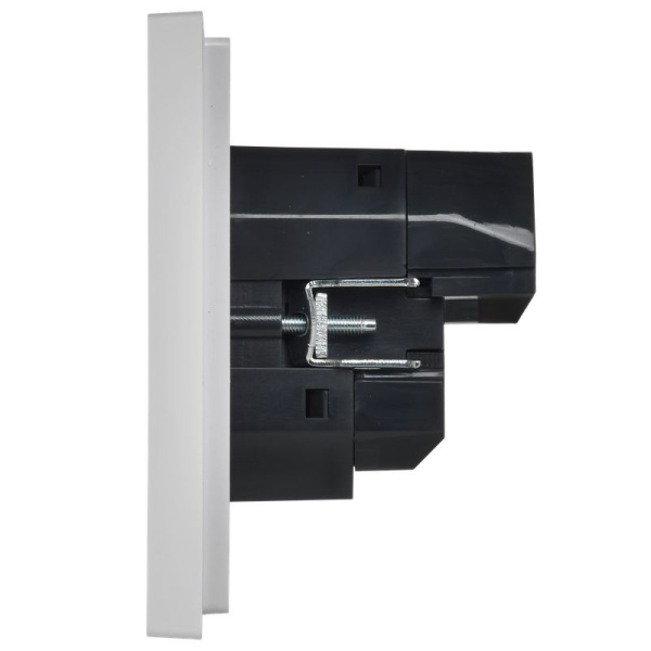 Фортепиано белый розетка скрытая 1-мест заземление шторки USB IP20 