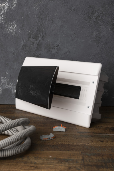 Бокс 18мод встраиваемый белый черная прозрачная дверь IP41 SlimBox EKF