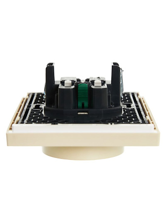 Фортепиано ваниль розетка скрытая 2-мест заземление шторки быстрозажим. клем. IP20 